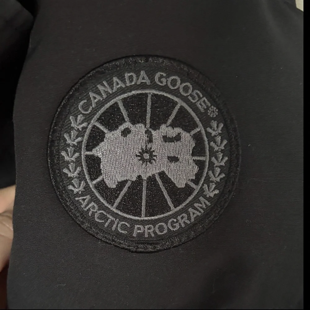Canada Goose Carson Parka with Fur Trim - Black Label - Picture 2 of 13